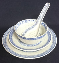 Lade das Bild in den Galerie-Viewer, 2er Set SUPPENTASSEN ~BECHER & SUPPENLÖFFEL - Porzellan, Chinesisches Abstraktes Rand Linien Drachen Punkte Relief Motiv Dekor