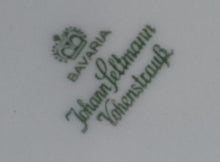 Lade das Bild in den Galerie-Viewer, BLUMENVASE - Porzellan, Abstrakt Flora Pflanzen Ranken Relief Motiv Dekor