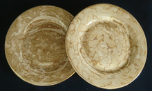 Lade das Bild in den Galerie-Viewer, 2er Set DESSERTTELLER - Porzellan, Goldrand Perlmut Abstrakt Batik Motiv Dekor