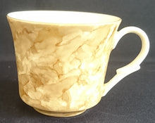 Lade das Bild in den Galerie-Viewer, 2er Set KAFFEETASSEN - Porzellan, Goldrand Perlmut Abstrakt Batik Motiv Dekor