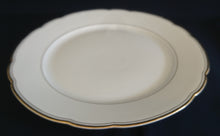 Lade das Bild in den Galerie-Viewer, BEILAGEN~ SERVIERTELLER - Keramik / Steingut, Doppelter Gold Relief Innen & Außen Linien Rand Motiv Dekor (BC)