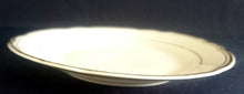 Lade das Bild in den Galerie-Viewer, DESSERTTELLER - Porzellan, Goldrand Außen Innen Gewölbter Relief Außen Motiv Dekor