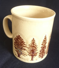 Lade das Bild in den Galerie-Viewer, KAFFEETASSE - Keramik / Steingut, Flora Natur Baum Bäume Holz Relief Motiv Dekor