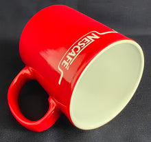 Lade das Bild in den Galerie-Viewer, KAFFEETASSE - Keramik / Steingut, "Nescafe" Aufschrift Motiv Dekor