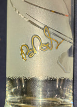 Lade das Bild in den Galerie-Viewer, BIER~ GETRÄNKE~ SAMMELGLAS "König von Deutschland Edition II" "Nr. 1 von 3" - Hartglas, Mattiertes Person Sportler Tennisspieler Unterschrift Firma Aufschrift Symbol Motiv Dekor, Boris Becker Designer (nBC)