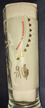 Lade das Bild in den Galerie-Viewer, BIER~ GETRÄNKE~ SAMMELGLAS "König von Deutschland Edition II" "Nr. 2 von 3" - Hartglas, Mattiertes Person Mann Unterschriften Autogramm Firma Aufschrift Symbol Motiv Dekor, Til Schweiger Designer (nBC)