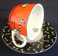 Lade das Bild in den Galerie-Viewer, 2er Set 2er KINDER~ TEEGEDECKE - Porzellan, Hunde Katzen Maus Comic Tatzen Knochen Spuren Abdrücke Motiv Dekor