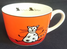 Lade das Bild in den Galerie-Viewer, 2er KINDER~ TEEGEDECK - Porzellan, Katzen Maus Comic Tatzen Spuren Abdrücke Motiv Dekor