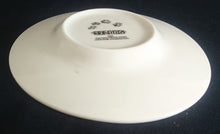 Lade das Bild in den Galerie-Viewer, 2er ESPRESSO KAFFEEGEDECK "African Spirit" - Porzellan, African Spirit Aufschrift Fauna Tierspuren Zebra Giraffe Nashorn Löwe Elefant Motiv Dekor