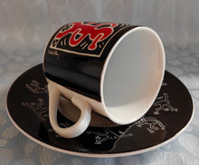 Lade das Bild in den Galerie-Viewer, 2er ESPRESSO~ KAFFEEGEDECK "Style No. 6"- Porzellan, Männchen Figur Symbol Körperhaltung Tätigkeit Tanzen Dancing