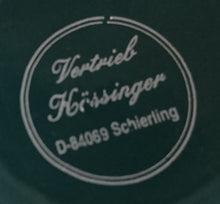 Lade das Bild in den Galerie-Viewer, GLÜHWEINTASSE - Keramik / Steingut, Frankfurter Weihnachtsmarkt Aufschrift Kirche Schnee Menschen Baum Bäume Motiv Dekor