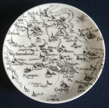 Lade das Bild in den Galerie-Viewer, 2er Set SAMMELTELLERCHEN UNTERSETZER (A+B) - Porzellan, Alte Landkarten Stadt Städte Namen Motiv Dekor (BC)