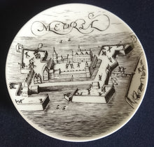 Lade das Bild in den Galerie-Viewer, SAMMELTELLERCHEN UNTERSETZER - Porzellan, Ritter Burg Festung Kampf Brücke Aufschrift Motiv Dekor (BC)