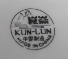 Lade das Bild in den Galerie-Viewer, 2er Set UNTERTASSE - Porzellan, Doppelter Linien Dekorrand Motiv Dekor