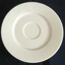 Lade das Bild in den Galerie-Viewer, 2er Set MOCCA UNTERTASSE - Porzellan, Einfärbiges Gastronomisches Motiv Dekor