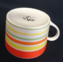 Lade das Bild in den Galerie-Viewer, KAFFEETASSE - Porzellan, Streifen Balken Linien Regenbogenfarben Motiv Dekor (BC)