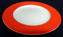 Lade das Bild in den Galerie-Viewer, 2er Set SPEISETELLER - Porzellan, Breiter Farbiger Rand Motiv Dekor (BC)