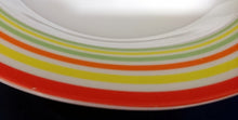 Lade das Bild in den Galerie-Viewer, 2er Set SUPPENTELLER - Porzellan, Streifen Balken Linien Regenbogenfarben Motiv Dekor (BC)