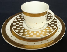 Lade das Bild in den Galerie-Viewer, 2er KAFFEEGEDECK - Porzellan, Goldrand Breite Streifen Vierecke Quadrate Schachbrett Punkte Motiv Dekor