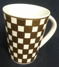 Lade das Bild in den Galerie-Viewer, KAFFEETASSE ~POTT - Porzellan, Goldrand Breite Streifen Vierecke Quadrate Schachbrett Motiv Dekor