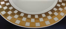 Lade das Bild in den Galerie-Viewer, SUPPENTELLER - Porzellan, Goldrand Vierecke Quadrate Schachbrett Motiv Dekor