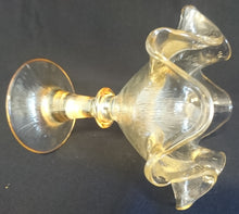 Lade das Bild in den Galerie-Viewer, 2er Set EISBECHER - Hartglas, Linien Geriffelte Blütenform Relief Form Motiv Dekor