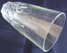 Lade das Bild in den Galerie-Viewer, 2er Set GETRÄNKEGLÄSER - Hartglas, Relief Smaragd Edelstein Motiv Dekor