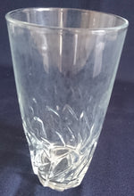 Lade das Bild in den Galerie-Viewer, GETRÄNKEGLAS - Hartglas, Relief Smaragd Edelstein Motiv Dekor