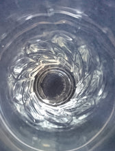 Lade das Bild in den Galerie-Viewer, 2er Set GETRÄNKEGLÄSER - Hartglas, Relief Smaragd Edelstein Motiv Dekor