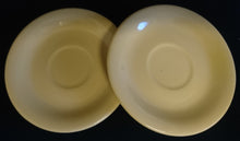 Lade das Bild in den Galerie-Viewer, 2er Set UNTERTASSE "Scandia" - Porzellan, Einfärbiges Modernes Motiv Dekor (Gelb)