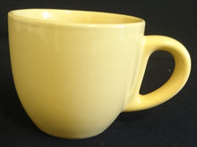 Lade das Bild in den Galerie-Viewer, KAFFEETASSE "Scandia" - Porzellan, Einfärbiges Modernes Motiv Dekor (Gelb)