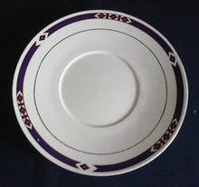 Lade das Bild in den Galerie-Viewer, UNTERTASSE - Porzellan, Goldrand Balken Vierecke Karo Abstrakt Motiv Dekor (BC)