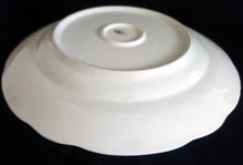 Lade das Bild in den Galerie-Viewer, TORTEN~ SERVIERPLATTE - Porzellan, Abstrakt Flora Blatt Blätter Ranken Gewölbter Rand Motiv Dekor