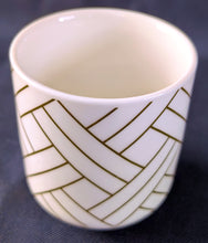 Lade das Bild in den Galerie-Viewer, 10er Set ESPRESSO~ KAFFEEBECHER & UNTERSETZER - Porzellan / Holz, Abstrakt Geometrisch Regenbogen Wölbungen Bretter Holz Kleeblatt Kreise Würfel Rechtecke Spinnennetz Linien Zeichen Motiv Dekor