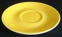 Lade das Bild in den Galerie-Viewer, UNTERTASSE "Ingres Weiss" - Porzellan, Zweifärbiges Klassisches Motiv Dekor (Grüner Stempel) (BC)