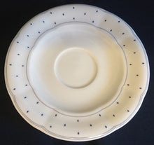 Lade das Bild in den Galerie-Viewer, 2er Set UNTERTASSEN "Ingres Weiss" - Porzellan, Geometrisches Karo Punkte Tupfen Linien Gewölbter Relief Rand Motiv Dekor