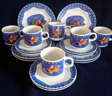 Lade das Bild in den Galerie-Viewer, UNTERTASSE - Porzellan, Haus Häuser Sterne Mond Motiv Dekorrand (BC)