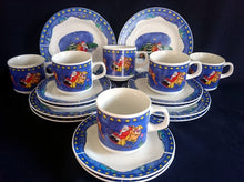 Lade das Bild in den Galerie-Viewer, UNTERTASSE - Porzellan, Haus Häuser Sterne Mond Motiv Dekorrand (BC)