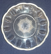 Lade das Bild in den Galerie-Viewer, DESSERTSCHALE (2 Kammer) - Hartglas, Sonnenstern Innerer Linien Relief Ovale Kreise Motiv Dekor