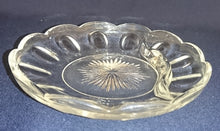 Lade das Bild in den Galerie-Viewer, DESSERTSCHALE (2 Kammer) - Hartglas, Sonnenstern Innerer Linien Relief Ovale Kreise Motiv Dekor