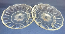 Lade das Bild in den Galerie-Viewer, DESSERTSCHALE (2 Kammer) - Hartglas, Sonnenstern Innerer Linien Relief Ovale Kreise Motiv Dekor