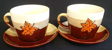 Lade das Bild in den Galerie-Viewer, 2er Set 2er KAFFFEGEDECKE - Keramik / Steingut, Streifen Sandiger Punkte Ahornblatt Motiv Dekor