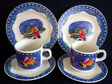 Lade das Bild in den Galerie-Viewer, 2er KAFFEEGEDECK - Porzellan, Schlitten Rentier Weihnachtsmann Sterne Tannenbaum Bäume Mond Dorf Wald Motiv Dekor