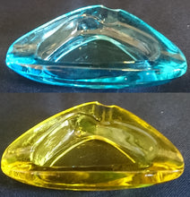 Lade das Bild in den Galerie-Viewer, KLEINER ASCHENBECHER - Hartglas, Gelber Geometrische Dreieckige Abgerundete Form Dekor