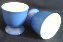 Lade das Bild in den Galerie-Viewer, EIERBECHER - Porzellan, Zweifärbiges Farben Motiv Dekor (BC)