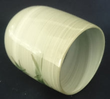 Lade das Bild in den Galerie-Viewer, 2er Set GETRÄNKEBECHER - Press- / Hartglas, Abstrakt Flora Pflanzen Blatt Blätter Meliert Streifen Wirbel Motiv Holzschachtel Dekor