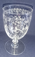 Lade das Bild in den Galerie-Viewer, 2er Set ROTWEIN~ GETRÄNKEGLÄSER - Hartglas, Flora Blumenblüten Pflanzen Ranken Motiv Dekor