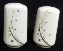 Lade das Bild in den Galerie-Viewer, PFEFFERSTREUER - Porzellan, Flora Abstrakt Grashalme Blatt Blätter Motiv Dekor (BC)