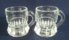 Lade das Bild in den Galerie-Viewer, SHOT KURZE SCHNAPS- GETRÄNKEGLAS - Hartglas, Klar Linien Rechteckig Senkrecht Relief Motiv Dekor