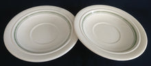 Lade das Bild in den Galerie-Viewer, 2er Set UNTERTASSEN - Keramik / Steingut, Innenrand Relief Linien Balken Motiv Dekor
